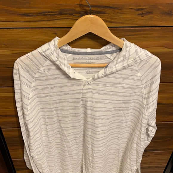 Banana Republic long sleeve tee with hood